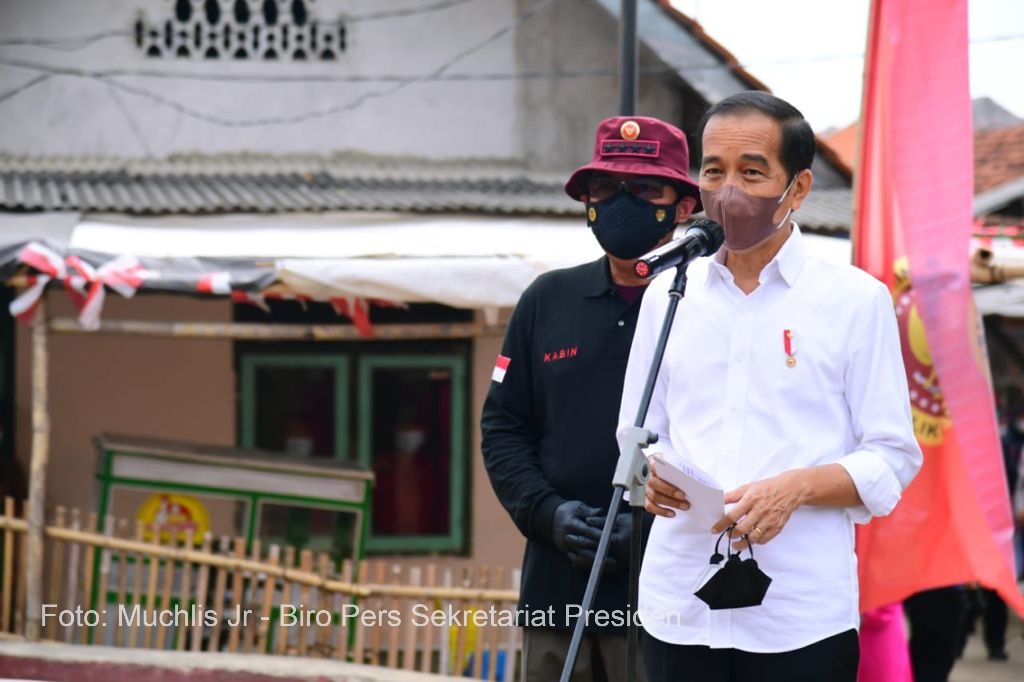 Presiden Jokowi Tinjau Vaksinasi Pintu ke Pintu di Kota Cirebon, Wali Kota Azis: Kita Terus Berpacu Mempercepat