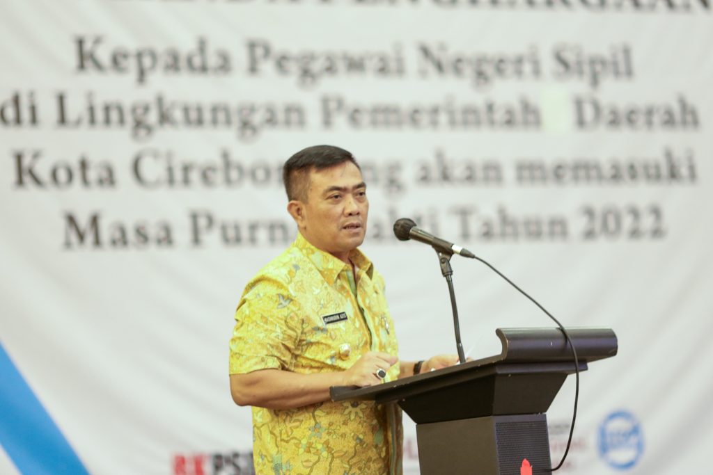 Berikan SK Purna Bhakti dan Penghargaan kepada 71 ASN, Wali Kota: Terima Kasih yang Sangat Luar Biasa