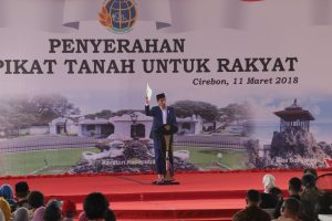 50 Orang Warga Kota Cirebon Dapatkan Sertifikat Tanah