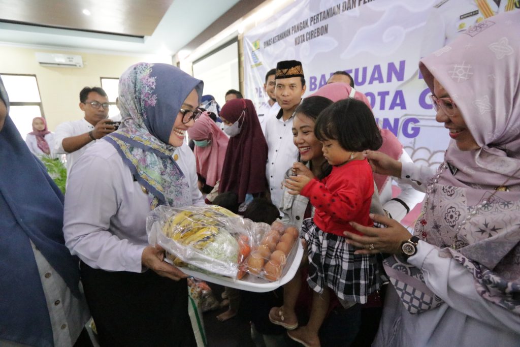 DKPPP Salurkan Bantuan untuk Keluarga Rawan Pangan dan Anak Stunting