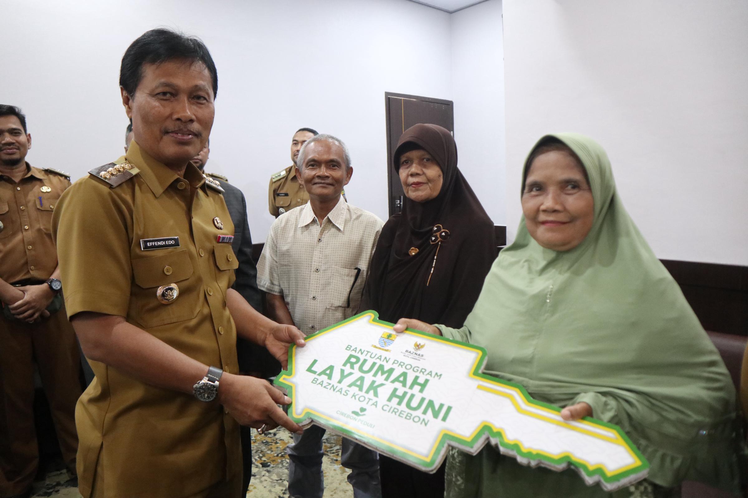 Wujudkan Hunian Layak, Pemkot Cirebon dan Baznas Salurkan Bantuan Rehab untuk 22 Rumah