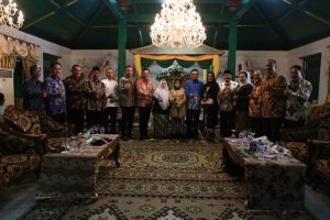 KERATON KANOMAN GELAR PANJANG JIMAT SEBAGAI TANDA RAYAKAN BULAN MULUD, WALI KOTA : “PROSESI ADAT YANG HARUS DILESTARIKAN”