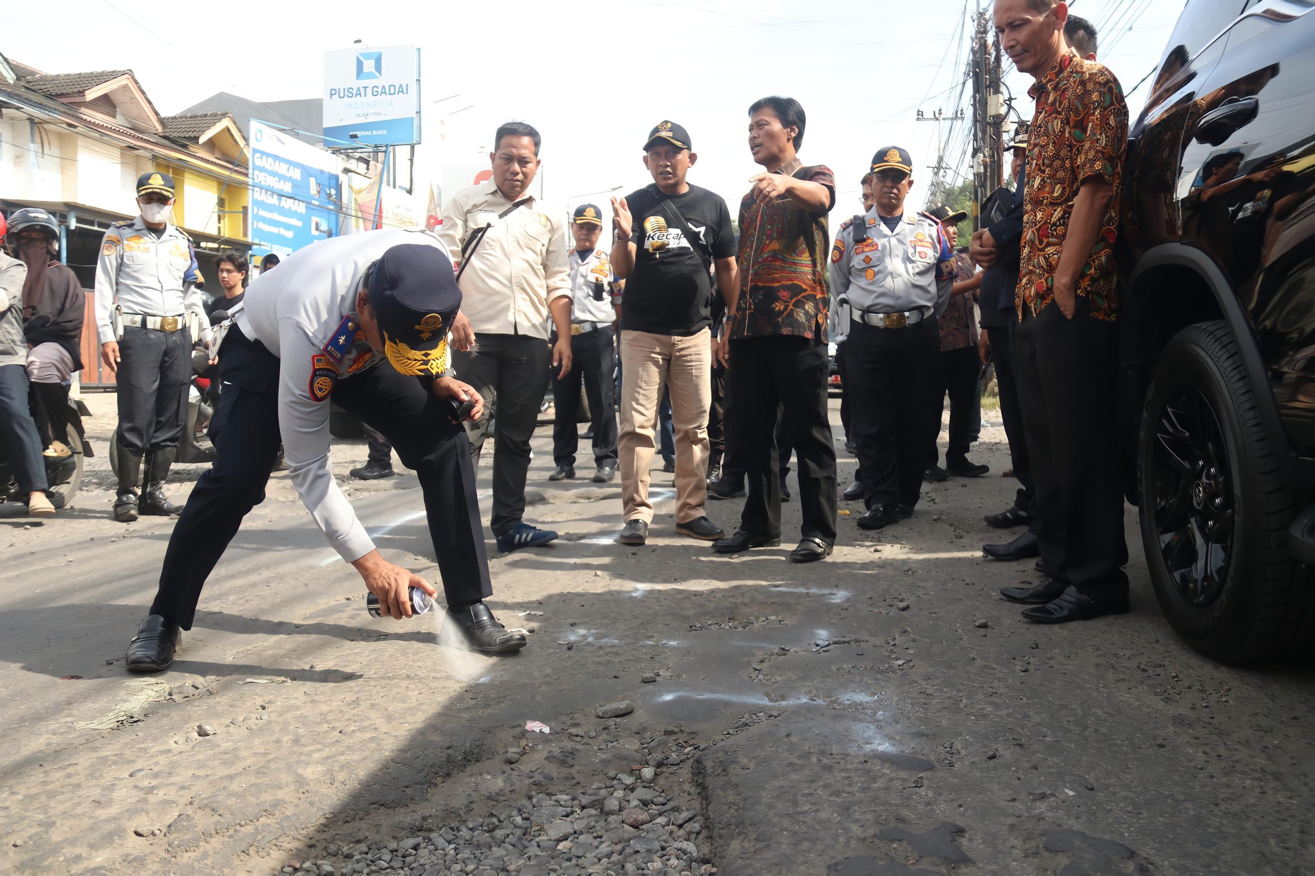 Wali Kota Cirebon Tinjau Jalan Rusak di Ciremai Raya