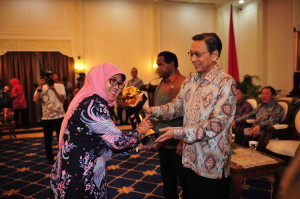 SMA Negeri 3 Kota Cirebon Menerima Penghargaan Adiwiyata Mandiri 2014