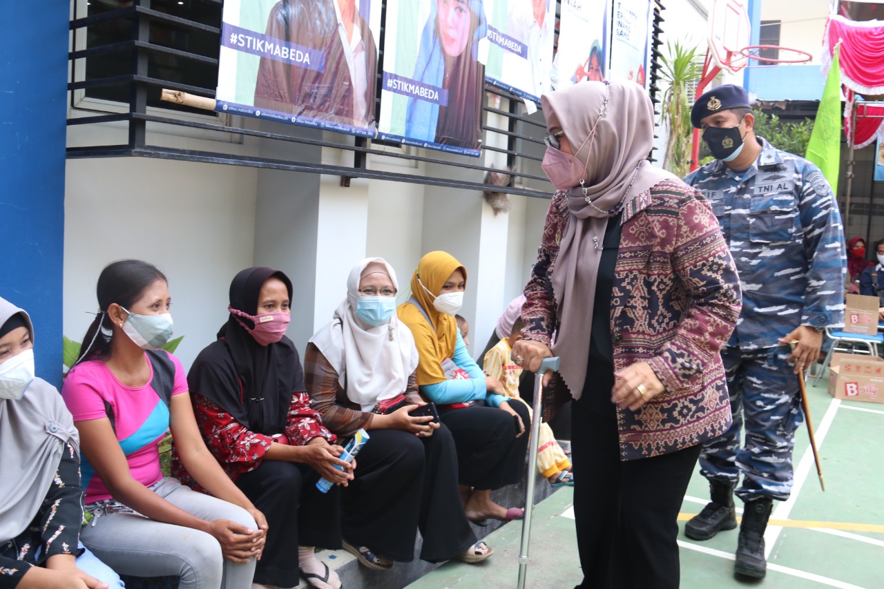 Bersinergi, Pemda dan Lanal Cirebon Gelar Vaksinasi Covid-19 ke Rumah Warga