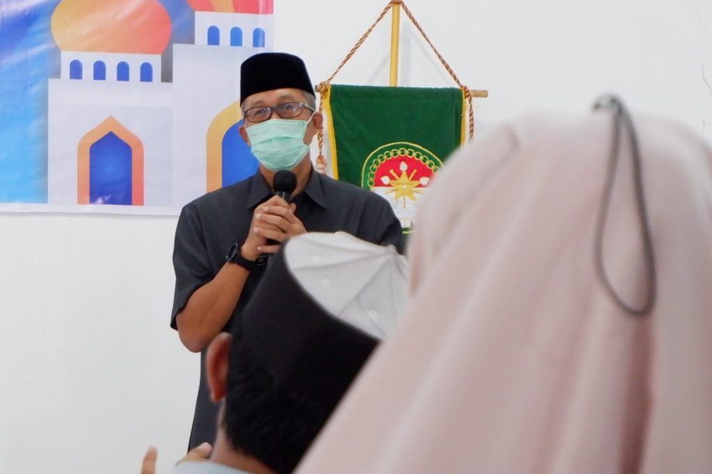 DWP Tebar 250 Paket Sembako untuk OB dan Pamdal di Setda Kota Cirebon