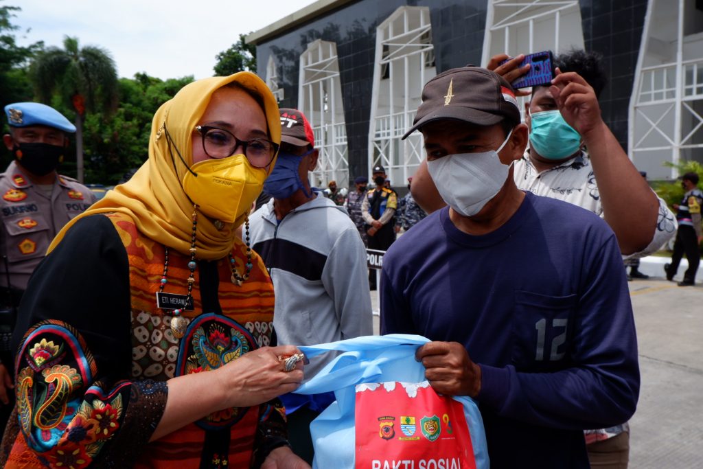 Dua Ribu Paket Sembako Ditebar di Peringatan Hari Sumpah Pemuda