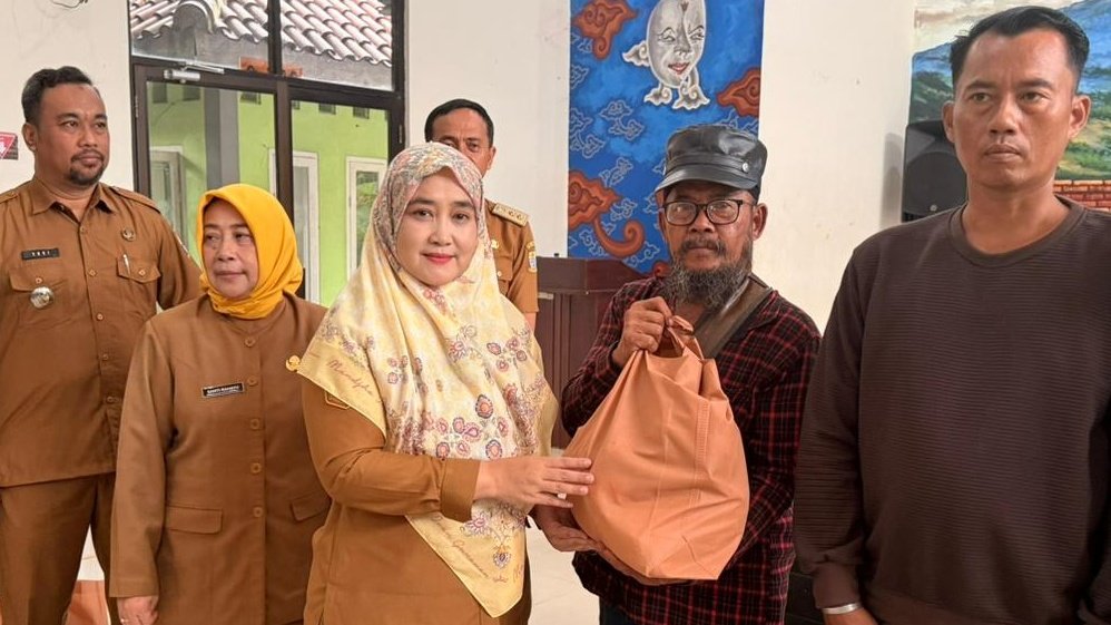 Pemkot Salurkan Bantuan Sembilan Warga Kota Cirebon Terdampak Bencana Aceh