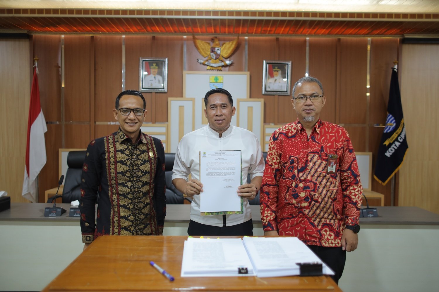 Pemkot Cirebon Perkuat Keterbukaan Informasi dan Pengelolaan Pengaduan Melalui Pengesahan DIP-DIK 2026