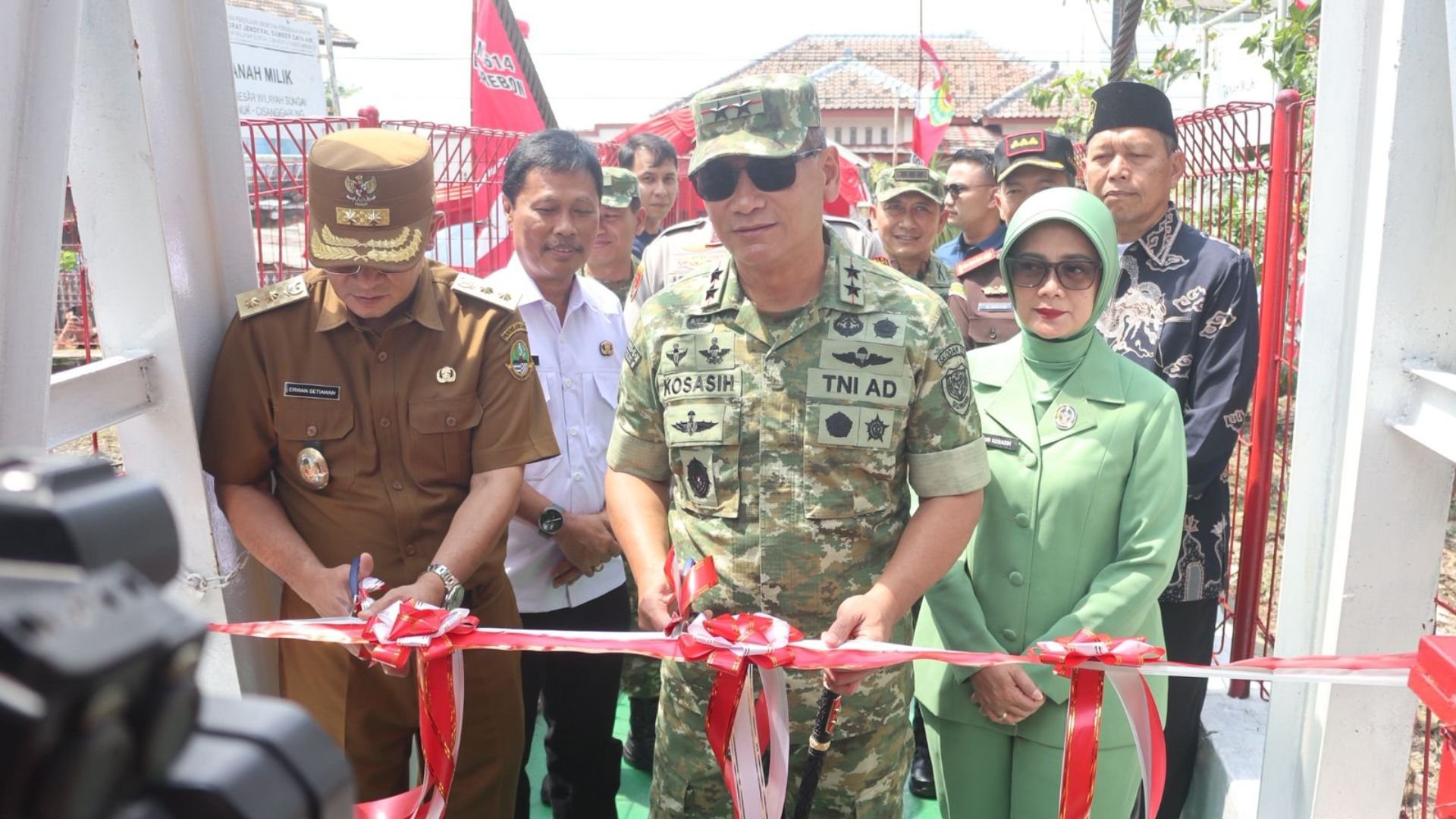 Pangdam III/Siliwangi Resmikan Jembatan Perintis Garuda III di Kota Cirebon