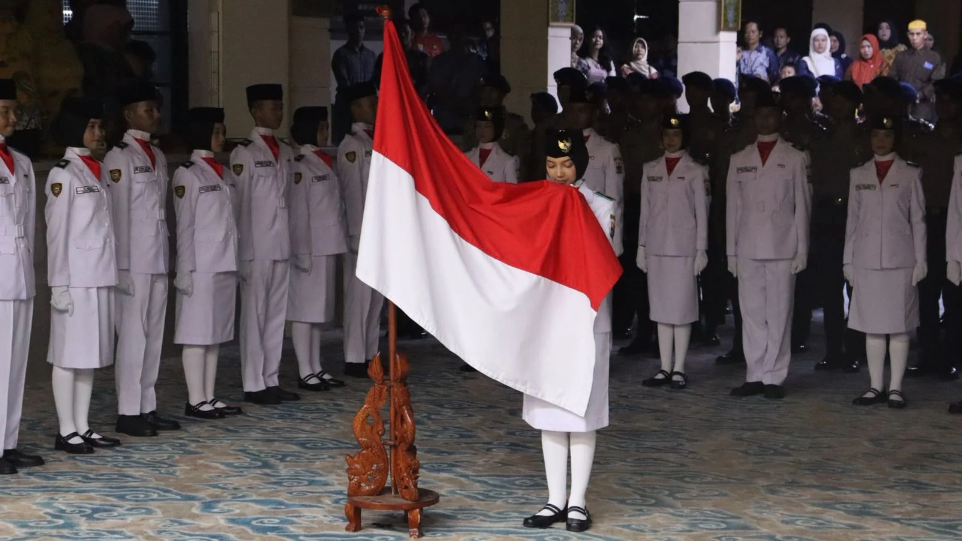 Paskibraka Kota Cirebon Dikukuhkan, Wali Kota: Jalankan Tugas dengan Bangga dan Penuh Kehormatan