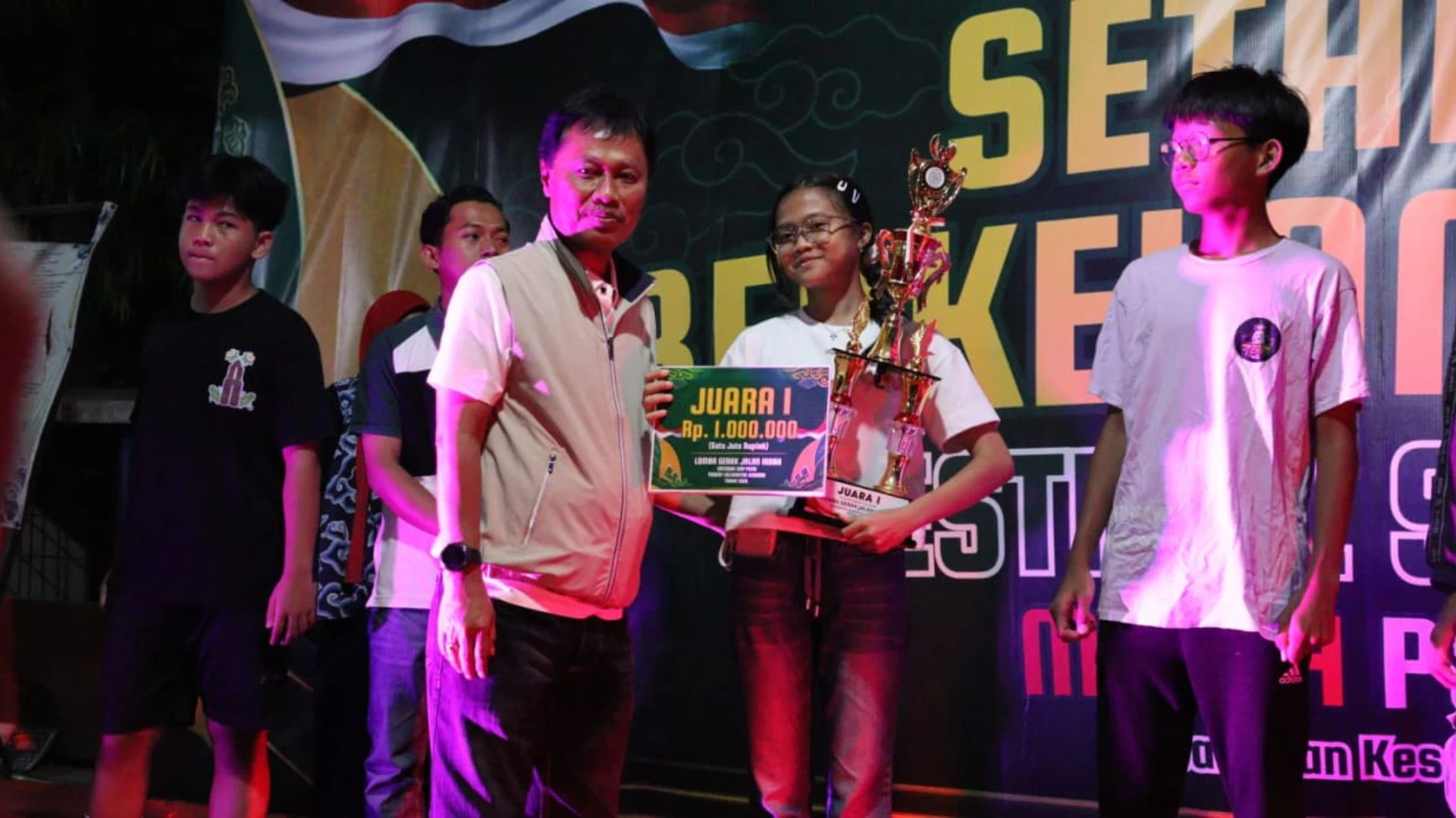 Festival Serabi Merah Putih Kesambi Jadi Ruang Kebersamaan Warga Rayakan Kemerdekaan