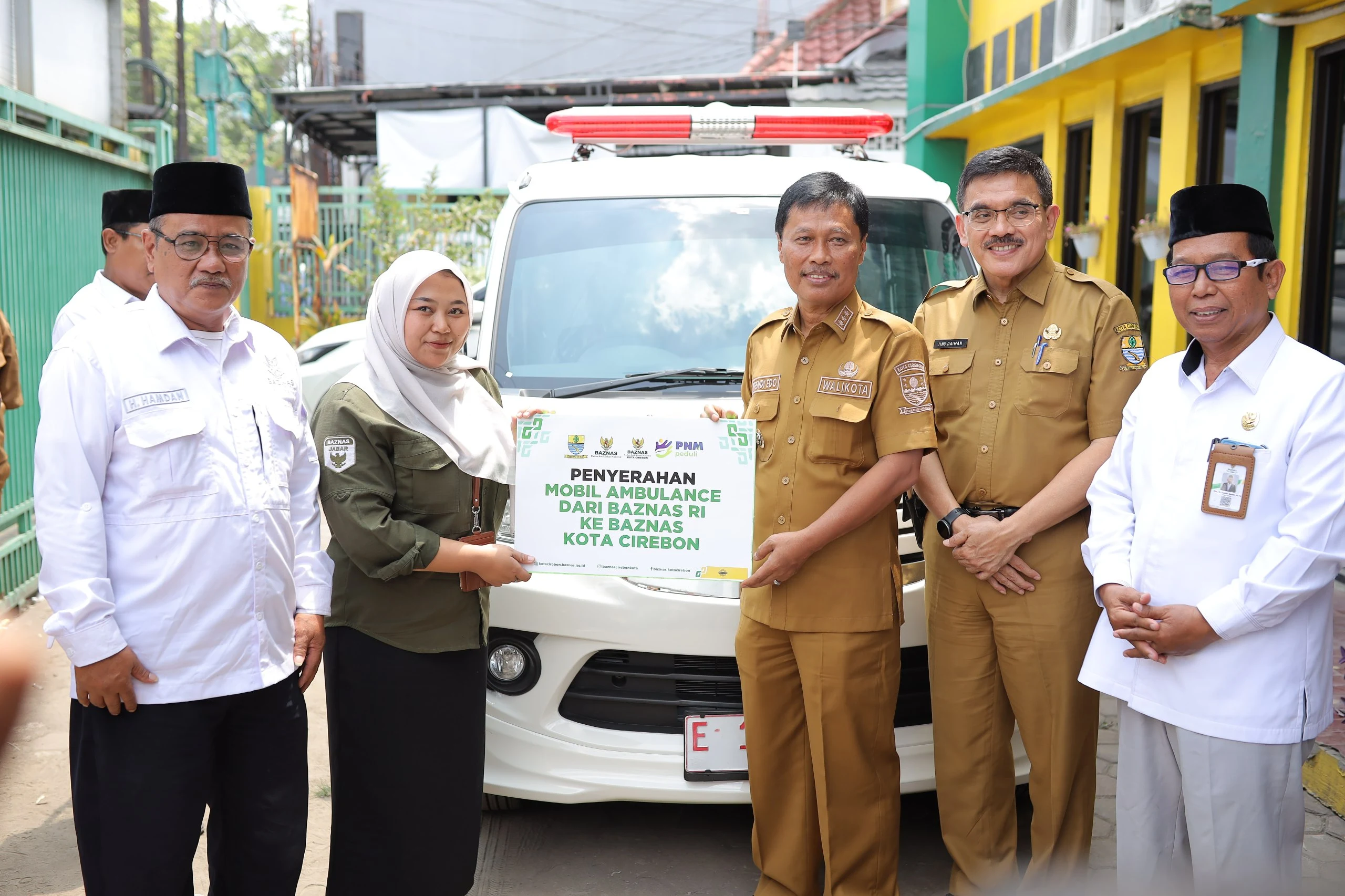 Kota Cirebon Terima Bantuan Ambulans, Wali Kota Dorong Penguatan Kinerja BAZNAS