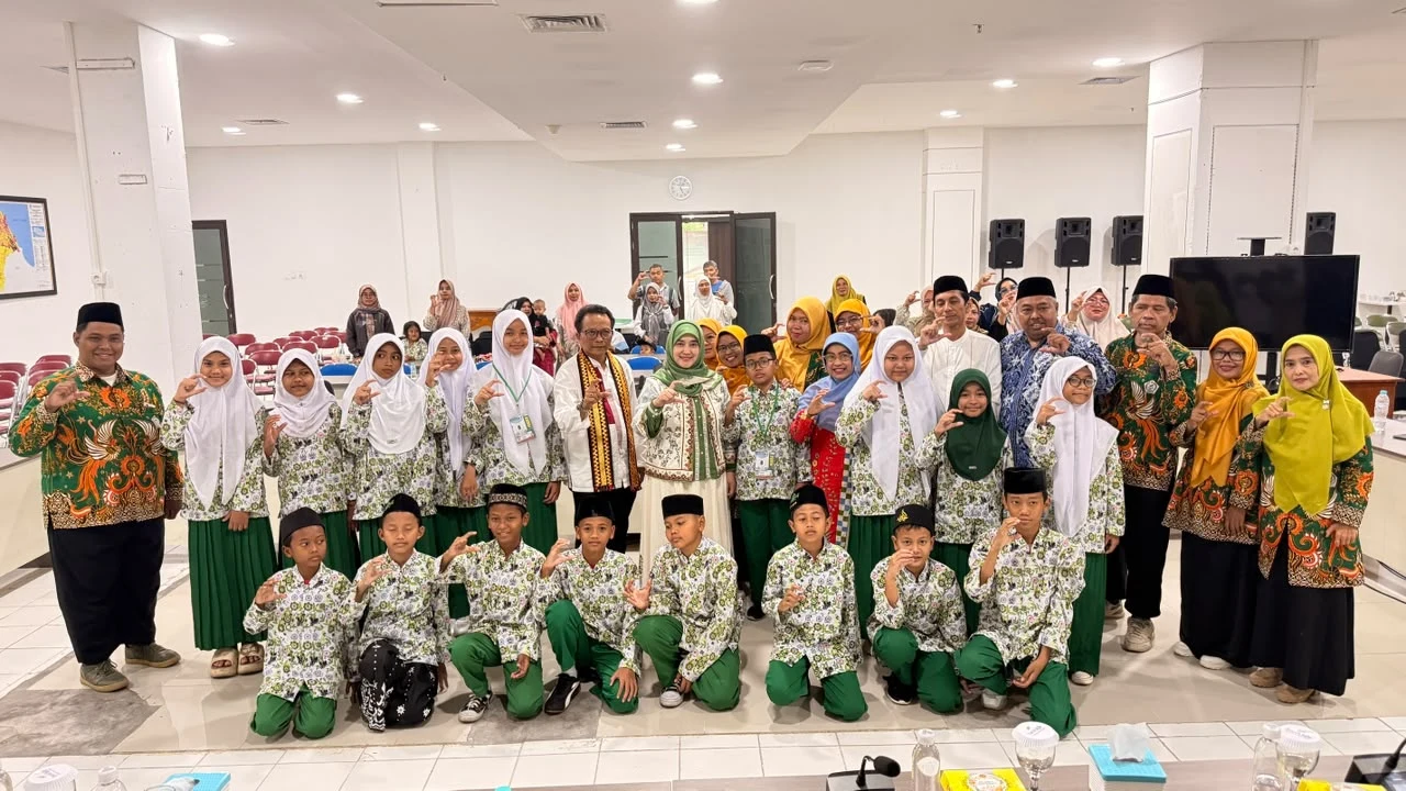 Lepas Peserta PORSADIN VIII Jawa Barat, Wakil Wali Kota Cirebon Tekankan Pentingnya Akhlak dan Semangat Berprestasi