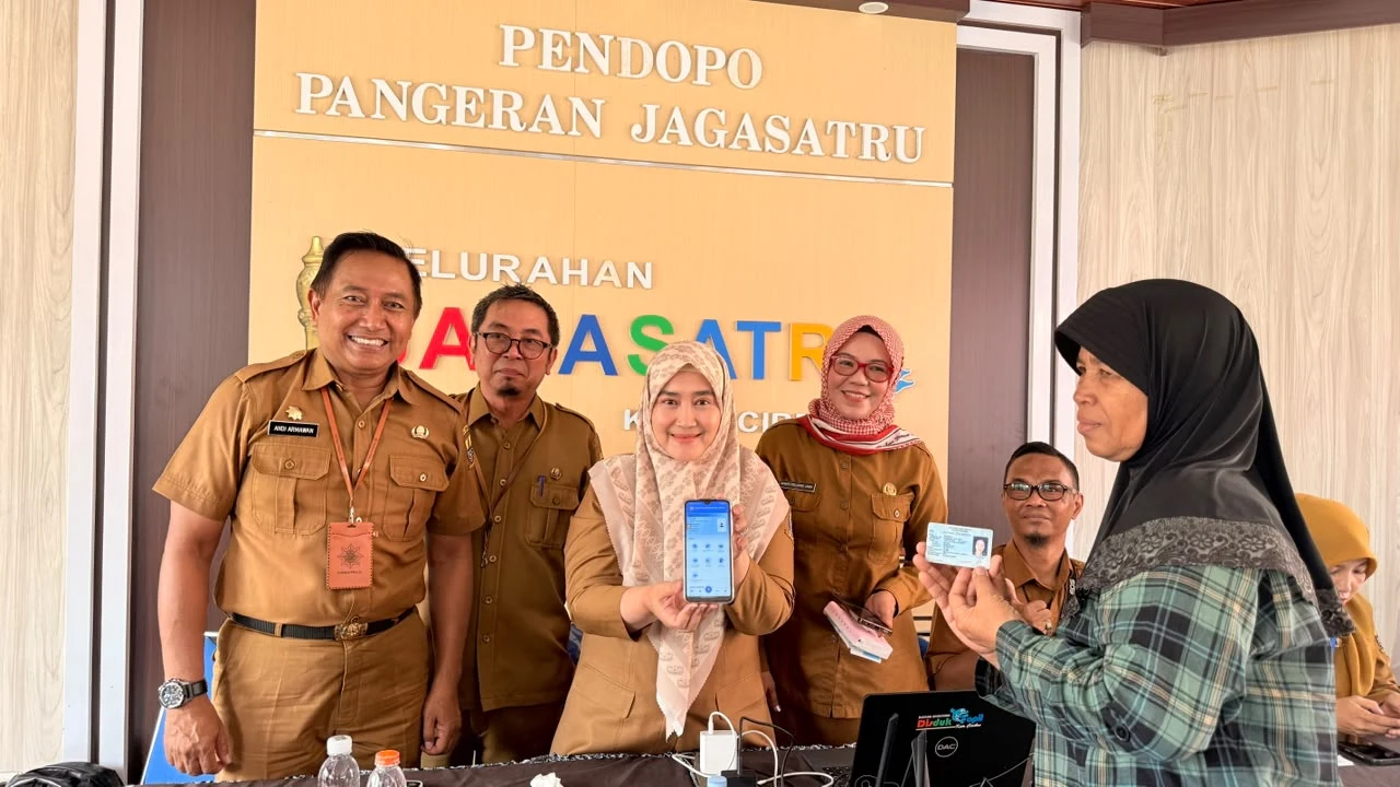 Perluas Akses Layanan Digital, Pemkot Cirebon Jemput Bola Aktivasi IKD hingga Kelurahan