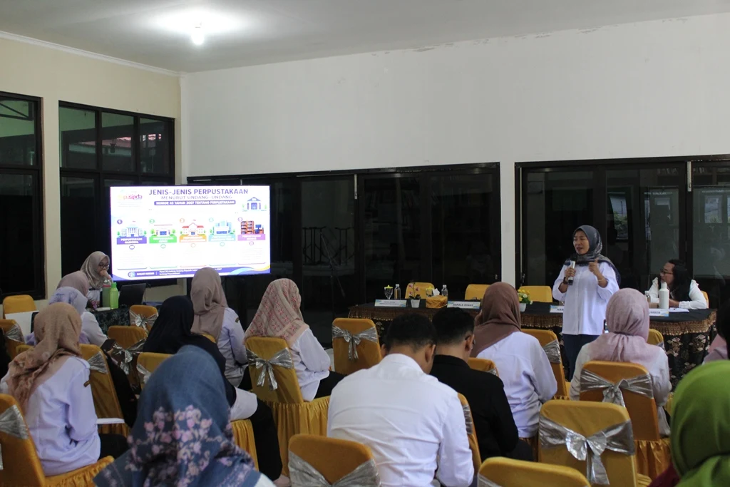 Sosialisasi dan Advokasi Akreditasi Perpustakaan Sekolah Tingkat SD dan SMP di Kota Cirebon