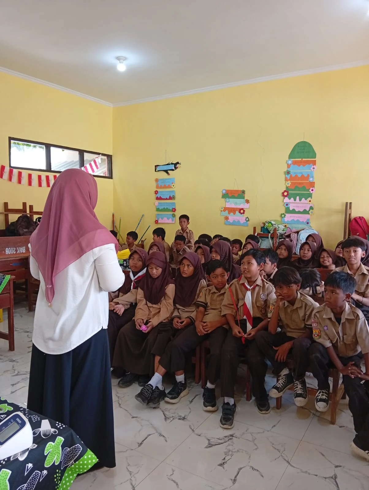 Petugas Puskesmas Jagasatru Gelar CKG (Cek Kesehatan Gratis) di SDN Jagasatru 1