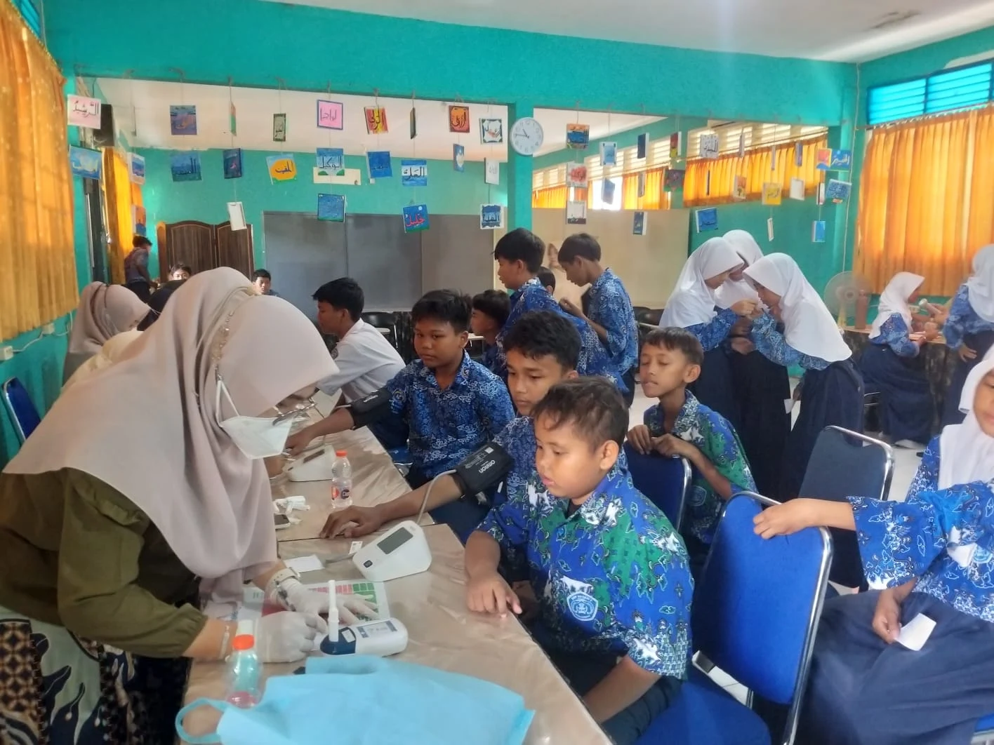 CEK KESEHATAN GRATIS DI SMPN 03 KOTA CIREBON