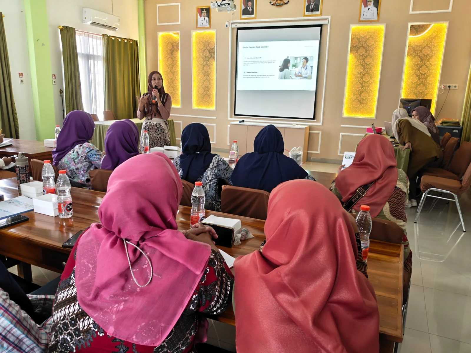 Penguatan Kader Posyandu melalui Pemantauan Lansia dan Evaluasi Pemberian Makanan Tambahan (PMT) Lokal